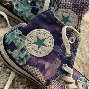 Size 7 Floral Hi Top Converse